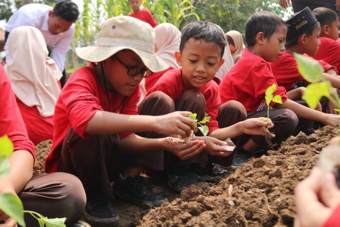 Tak Sekadar Tempat Pembinaan, Lapas Karawang Jadi Ruang Edukasi Ketahanan Pangan bagi Pelajar