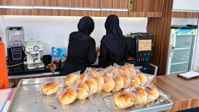 Sendja Bakeshop SMKN 2 Karawang Hadirkan Bundling Roti dan Kopi Gula Aren Cuma Rp12 Ribu
